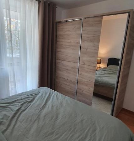 Apartament Chaplins 3 Camere Piatra Neamţ Exteriör bild