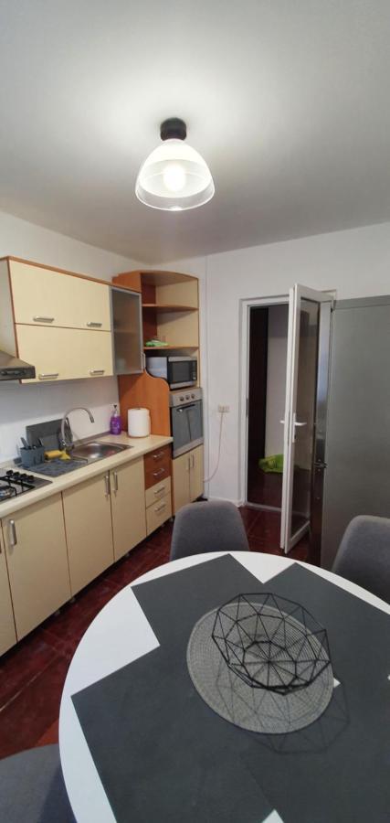 Apartament Chaplins 3 Camere Piatra Neamţ Exteriör bild