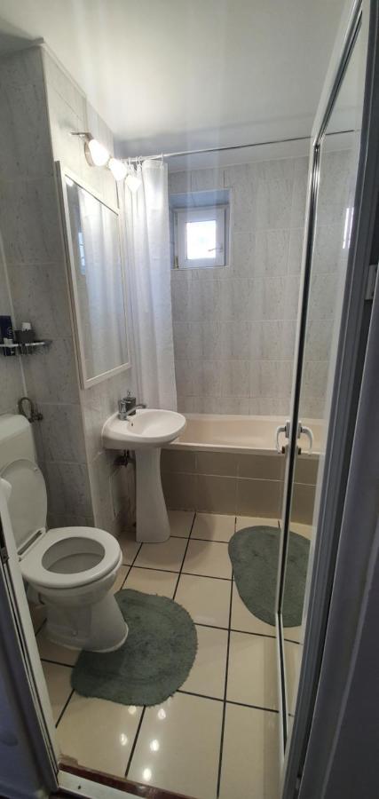 Apartament Chaplins 3 Camere Piatra Neamţ Exteriör bild