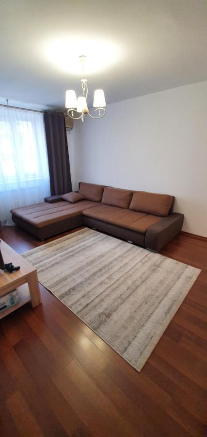 Apartament Chaplins 3 Camere Piatra Neamţ Exteriör bild