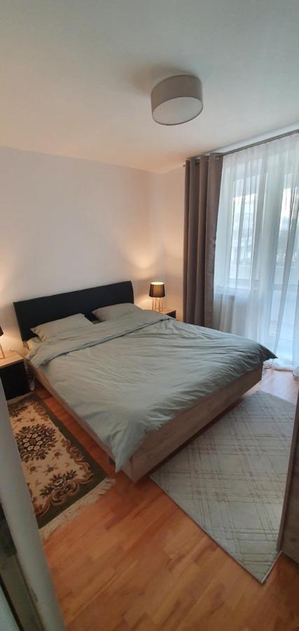 Apartament Chaplins 3 Camere Piatra Neamţ Exteriör bild