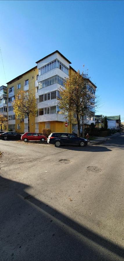 Apartament Chaplins 3 Camere Piatra Neamţ Exteriör bild
