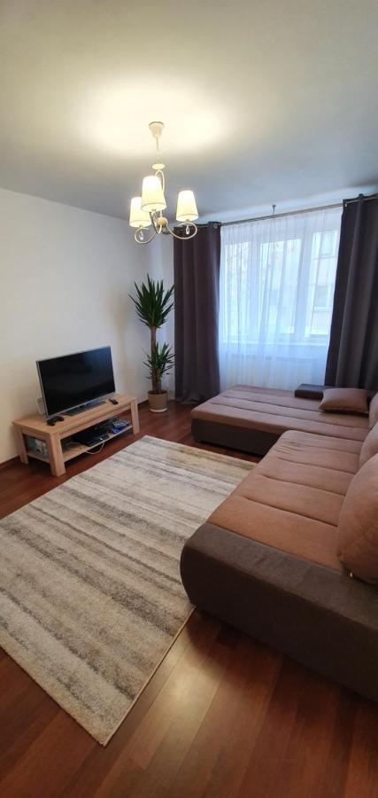Apartament Chaplins 3 Camere Piatra Neamţ Exteriör bild