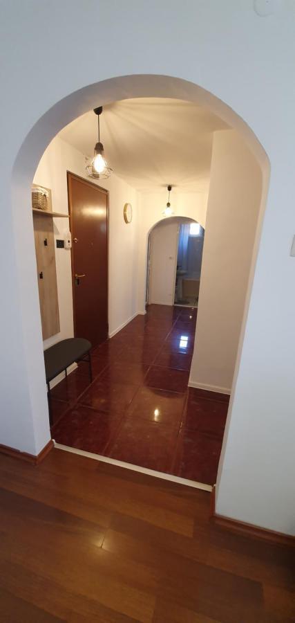 Apartament Chaplins 3 Camere Piatra Neamţ Exteriör bild
