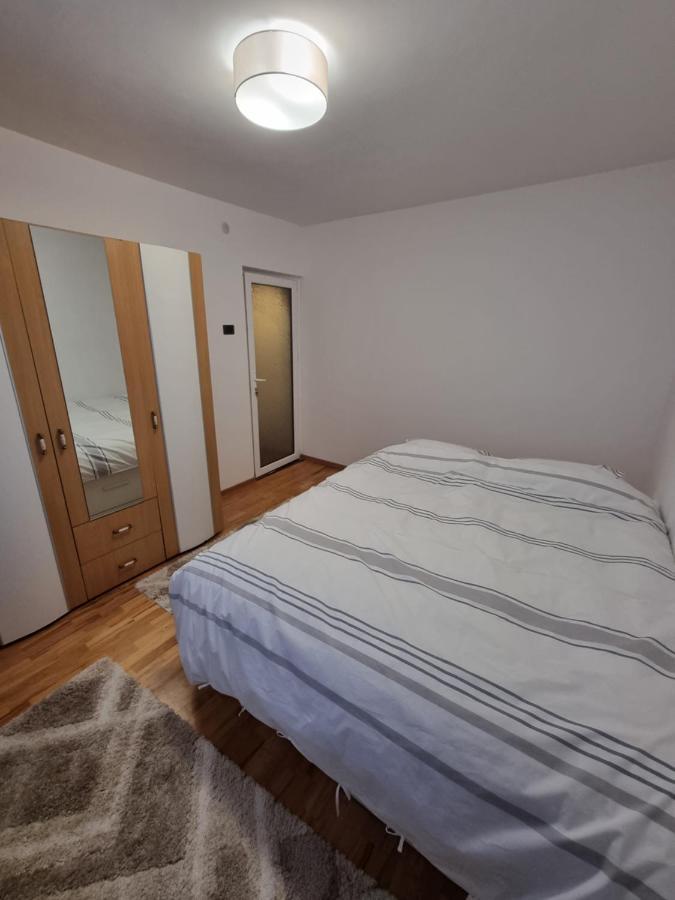 Apartament Chaplins 3 Camere Piatra Neamţ Exteriör bild